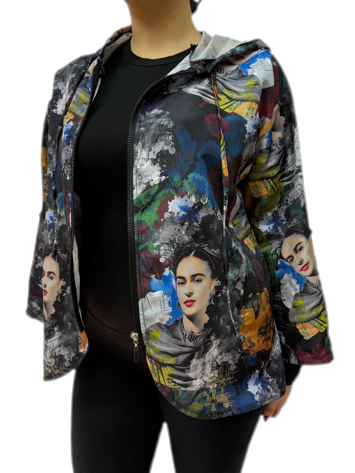 Giubbino antivento multicolore con stampa