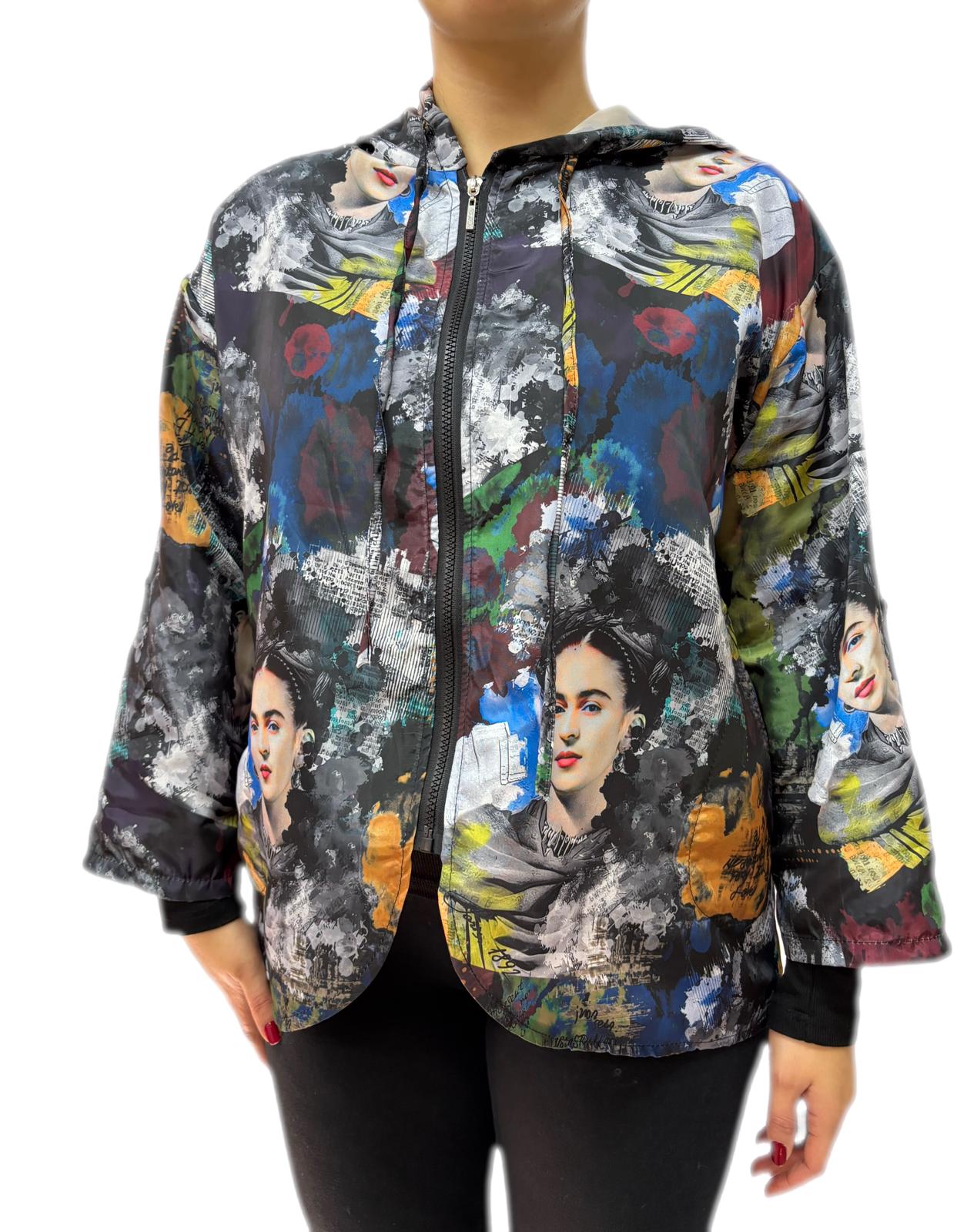 Giubbino antivento multicolore con stampa