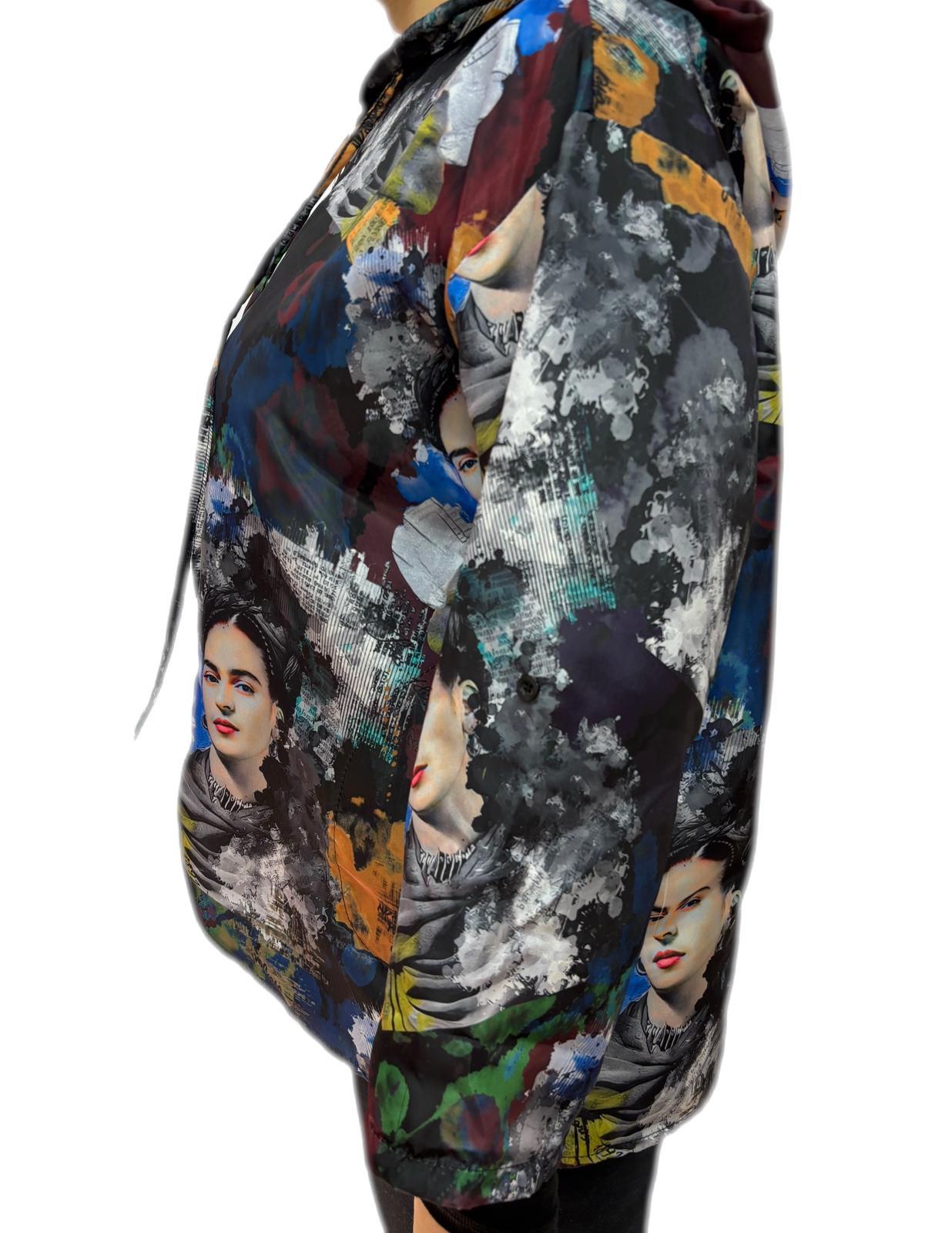 Giubbino antivento multicolore con stampa