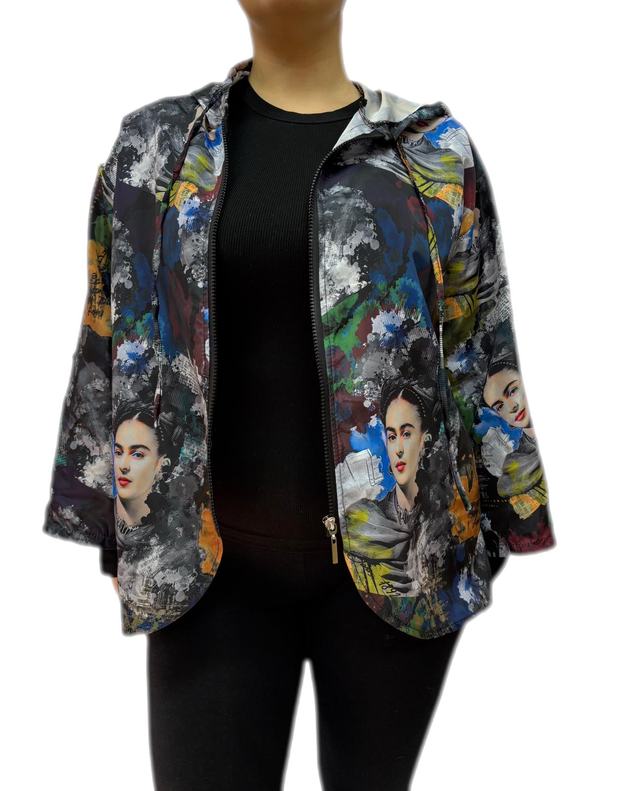 Giubbino antivento multicolore con stampa