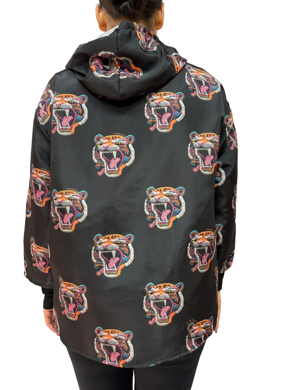 Giubbino antivento multicolore con stampa