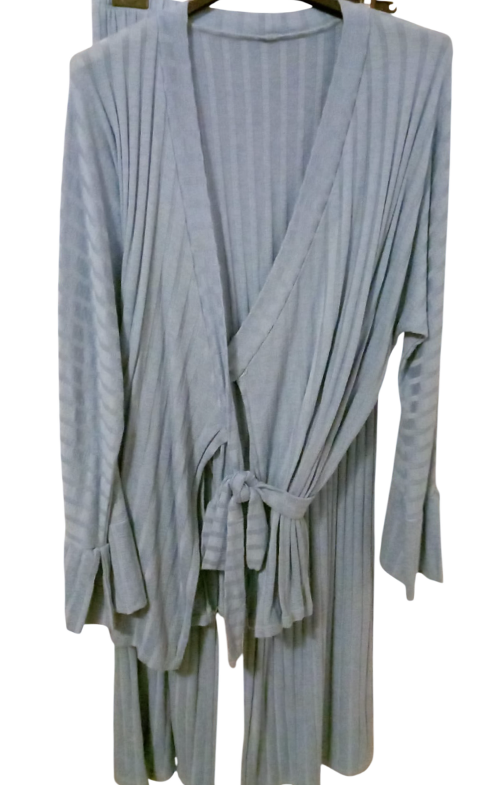 Completo maglione con cintura e pantaloni a zampa d'elefante
