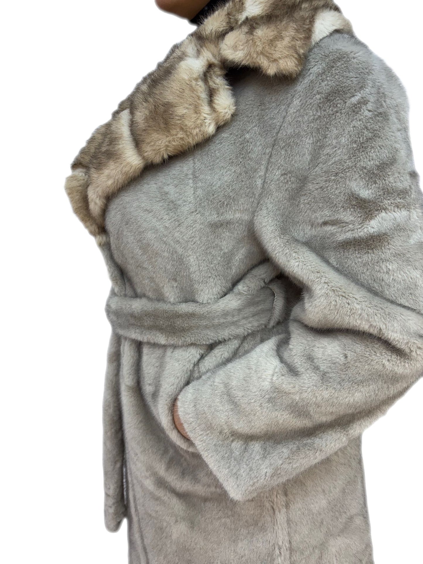 Cappotto lungo invernale elegante con pelliccia sintetica