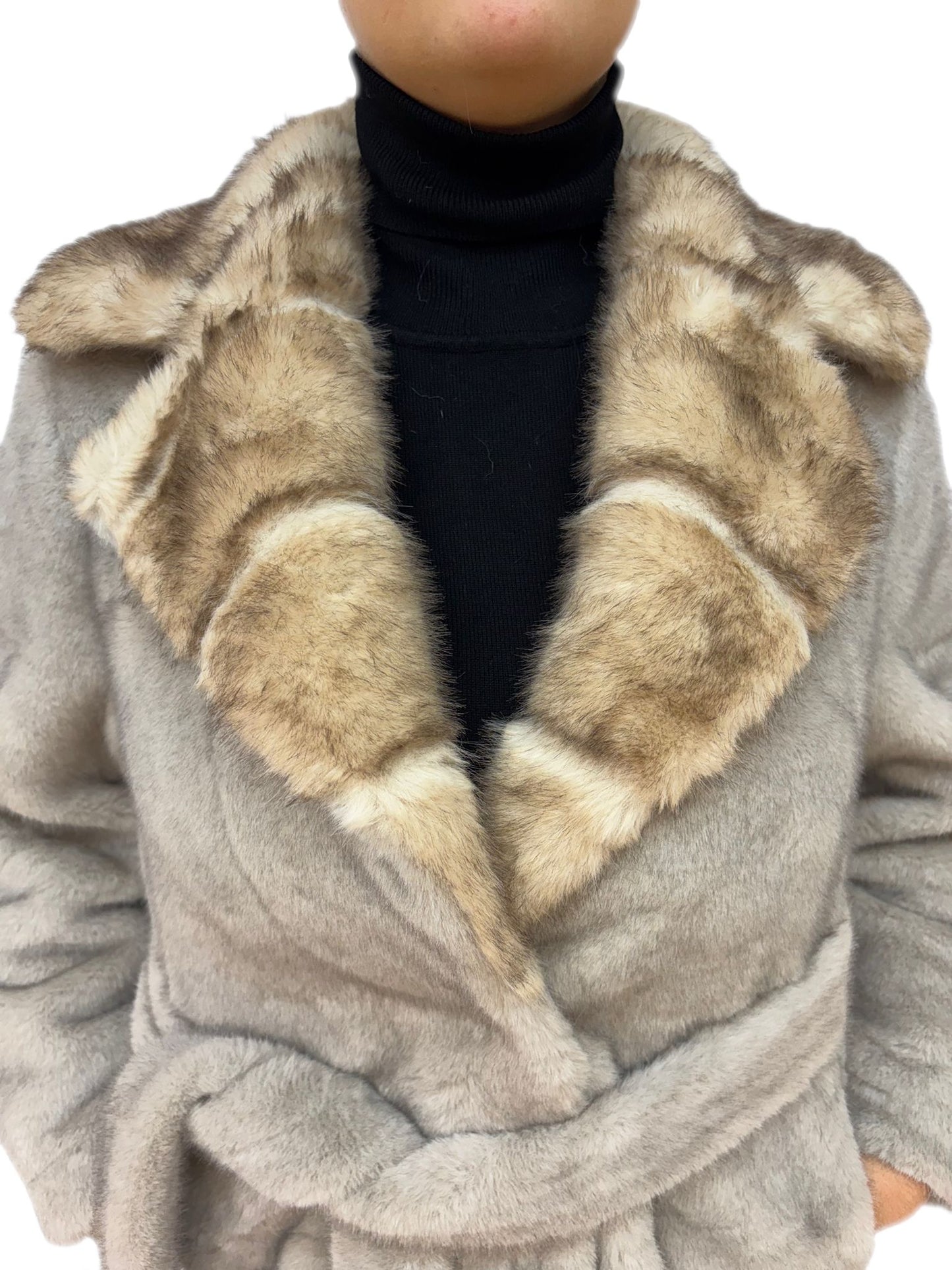Cappotto lungo invernale elegante con pelliccia sintetica