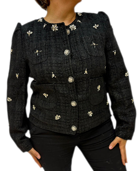 Jacke im Chanel-Stil mit Strasssteinen