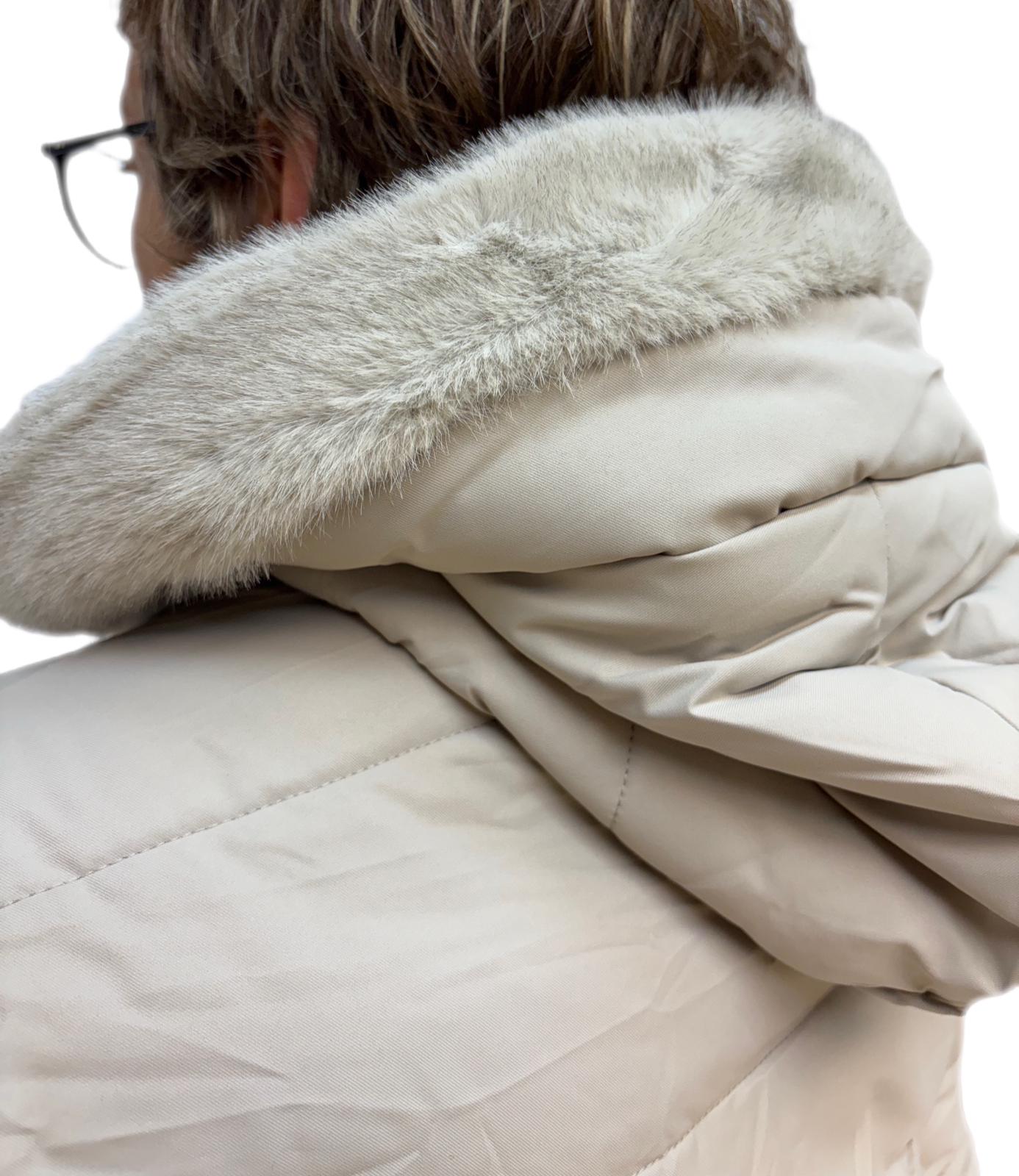 Cappotto trapuntato donna invernale con rifinitura in pelliccia sintetica