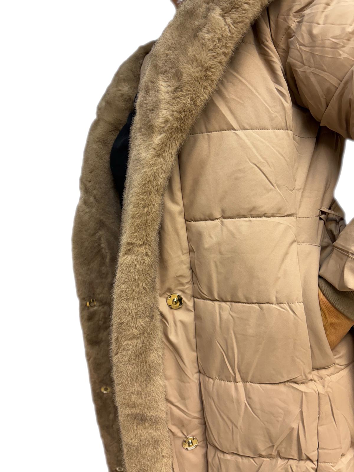 Cappotto trapuntato donna invernale con rifinitura in pelliccia sintetica