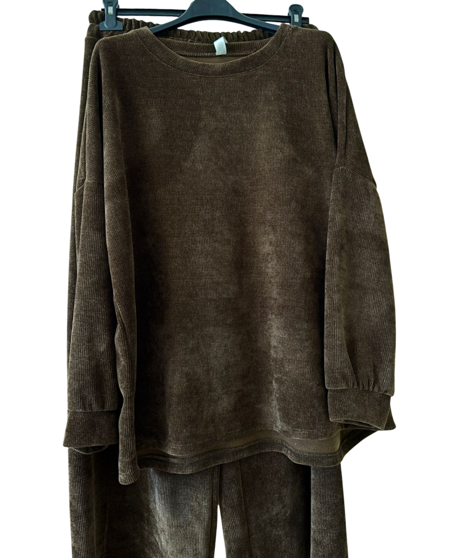 Anzug aus Cordimitat-Strick