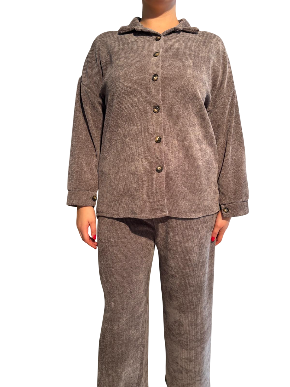 Damen-Hosenanzug aus Cordimitat-Strickstoff mit Hemd und langen Ärmeln