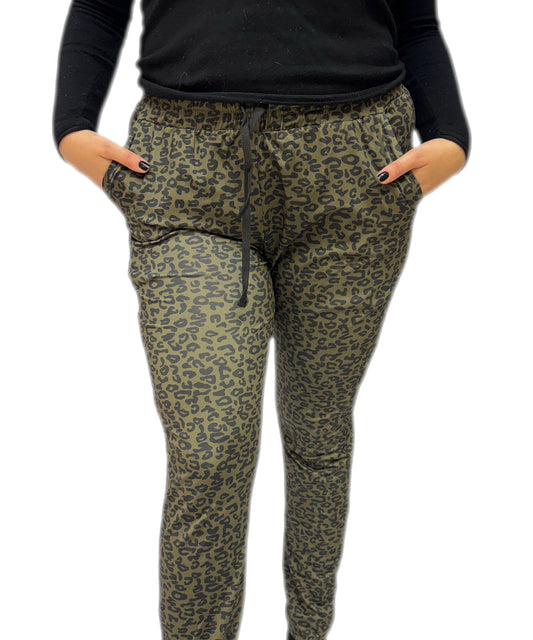 Pantaloni Donna in Tessuto a Maglia Elasticizzato Curvy con Stampa Animalier Leopardato Due Tasche Laterali, Elastico in Vita