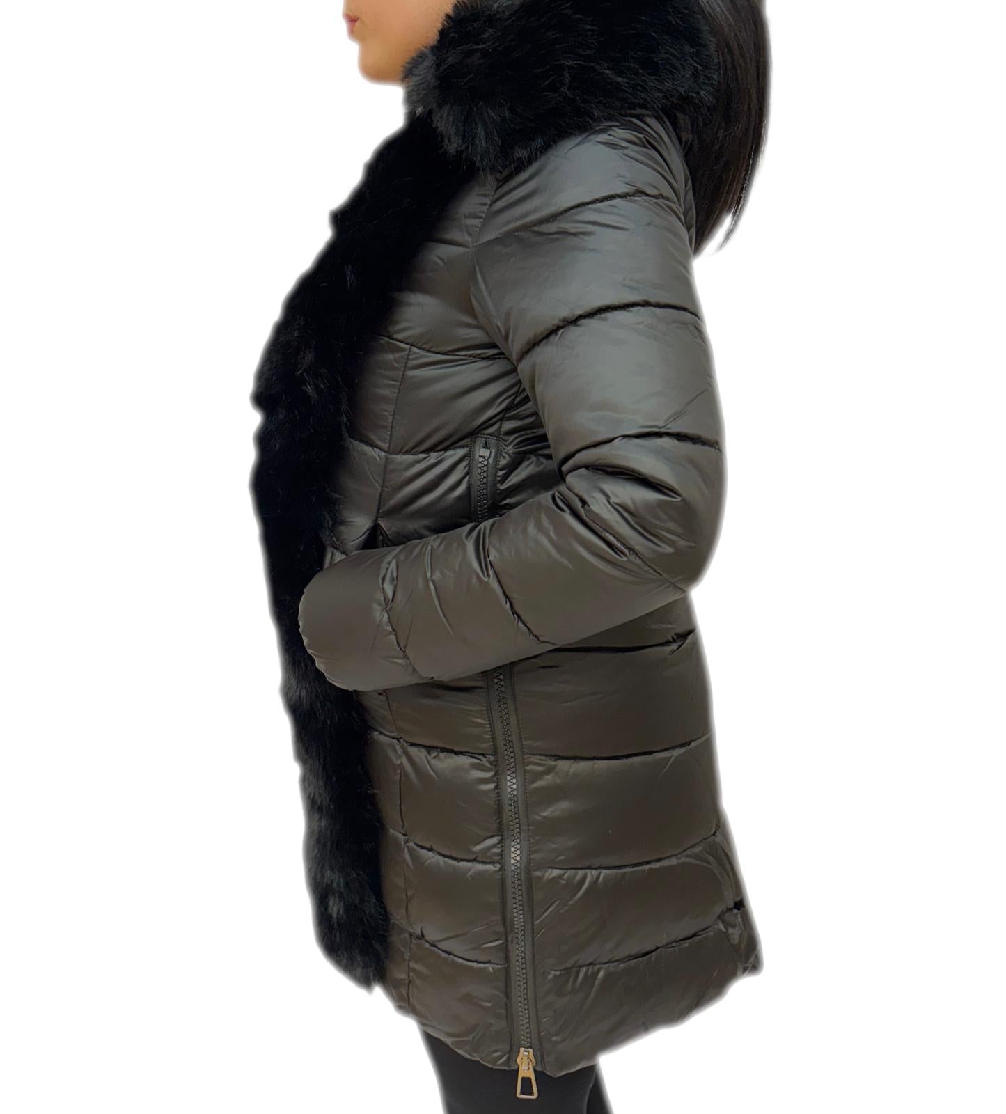 Cappotto trapuntato con pelliccia sintetica e zip
