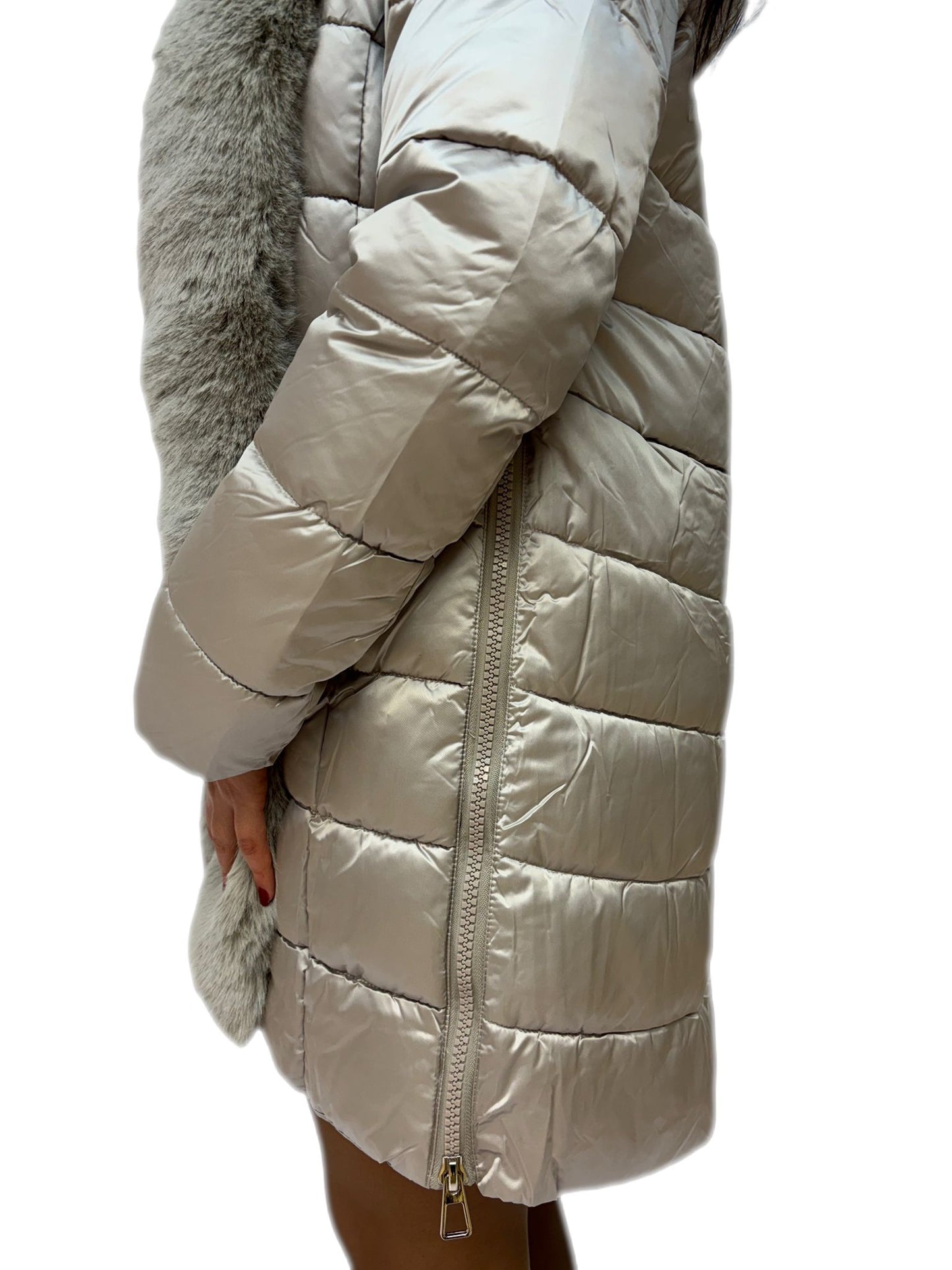 Cappotto trapuntato con pelliccia sintetica e zip