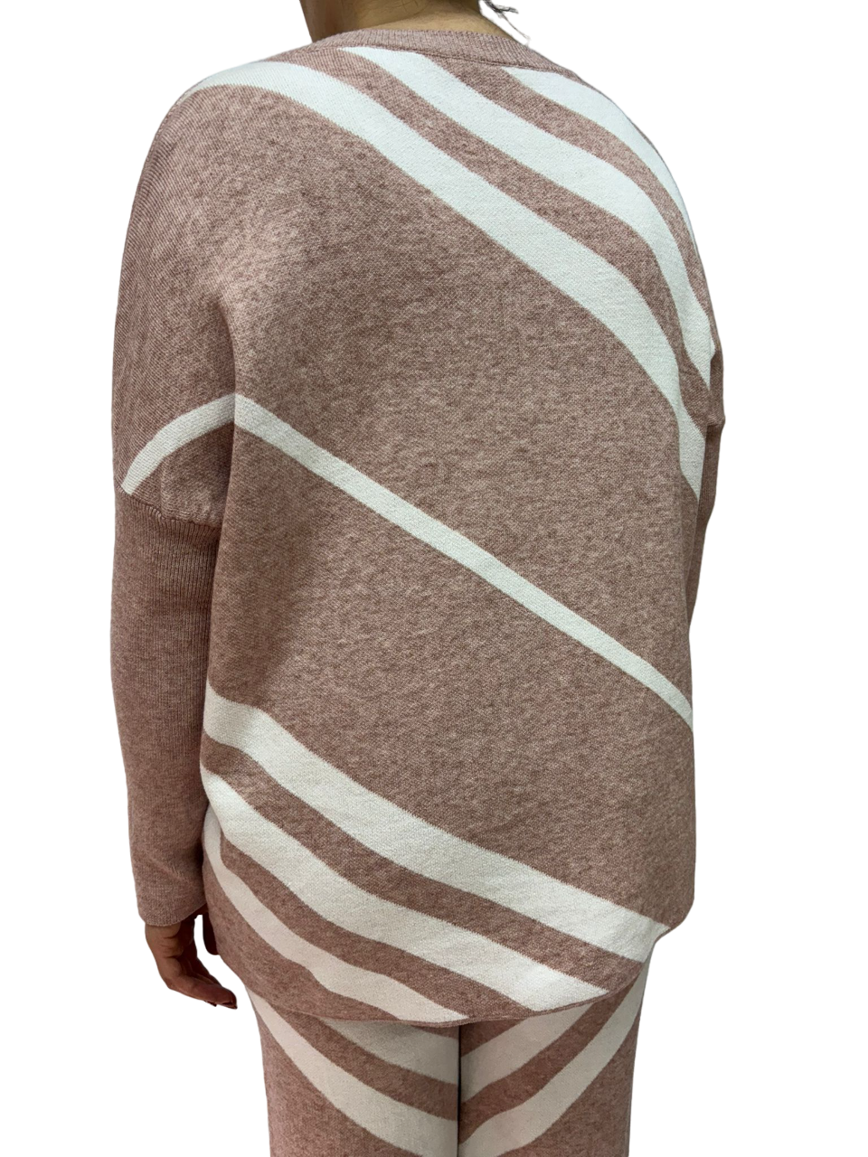 Completo beige da donna in due pezzi lavorato a maglia