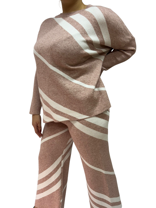 Completo beige da donna in due pezzi lavorato a maglia