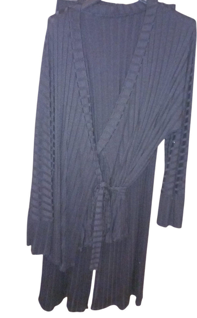 Completo maglione con cintura e pantaloni a zampa d'elefante