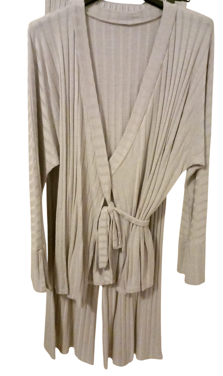 Completo maglione con cintura e pantaloni a zampa d'elefante